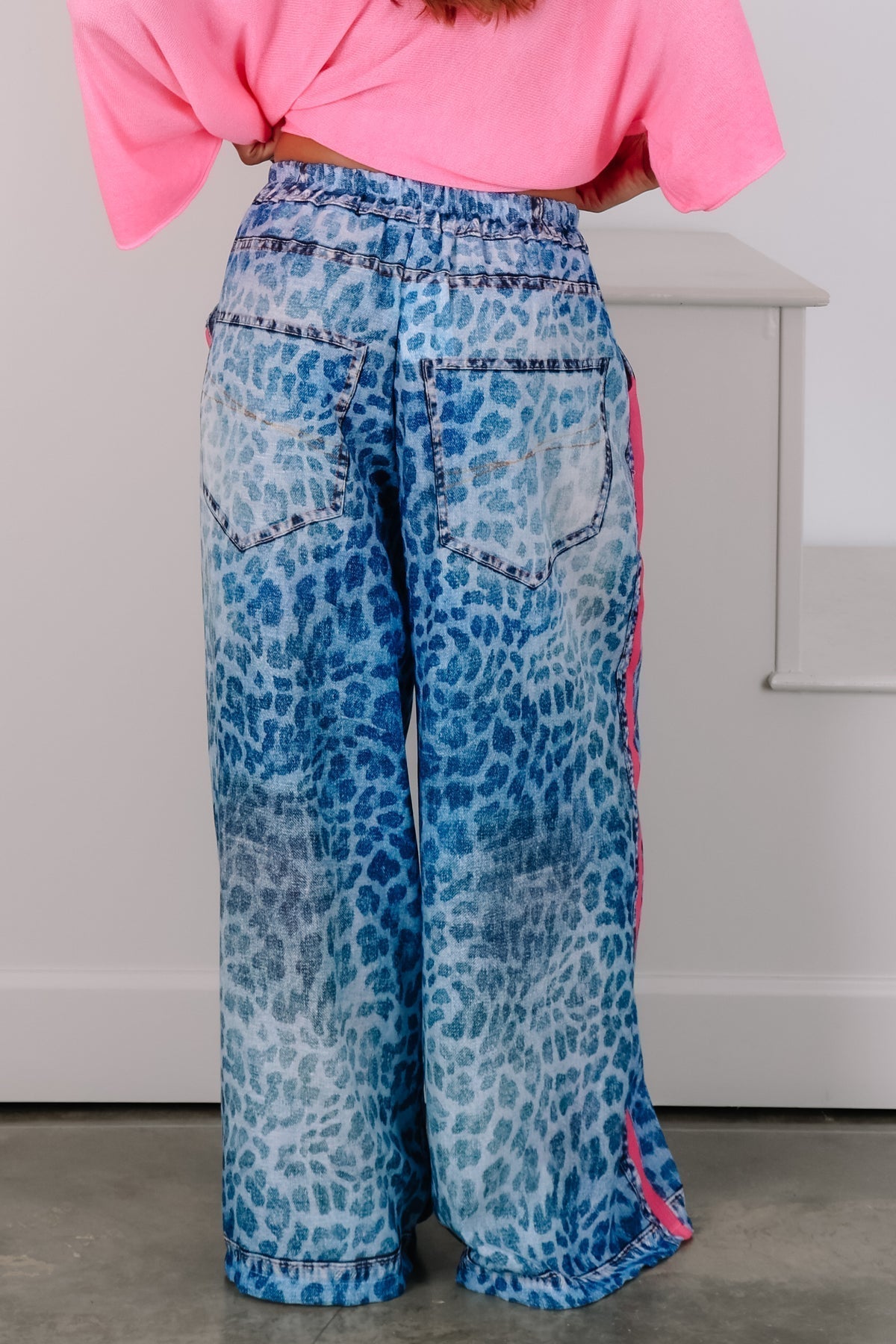 ✨✨2026 Hot Sale - Womens Round Neck Solid Color Top+ Leopard Print Pants Casual Set