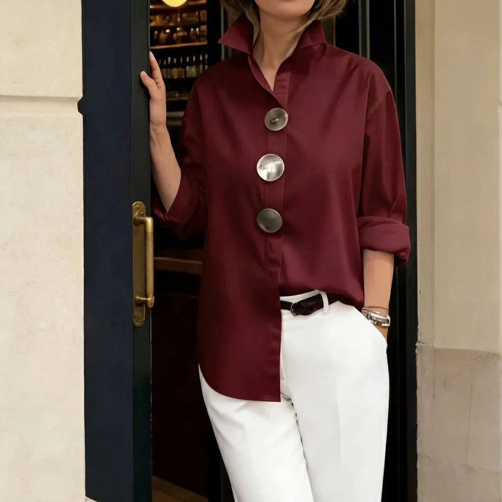 💡 Shirt with Structured Collar & Oversized Buttons
