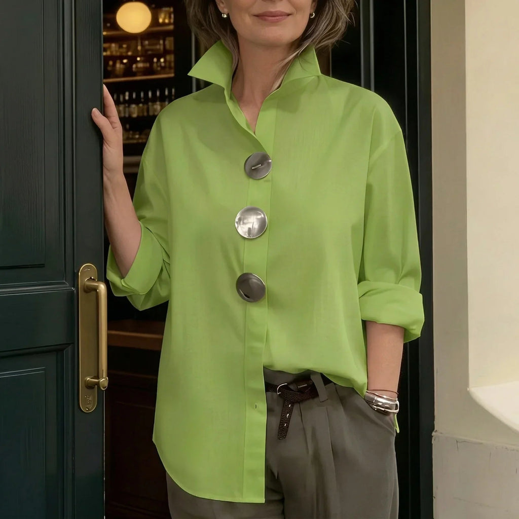 💡 Shirt with Structured Collar & Oversized Buttons
